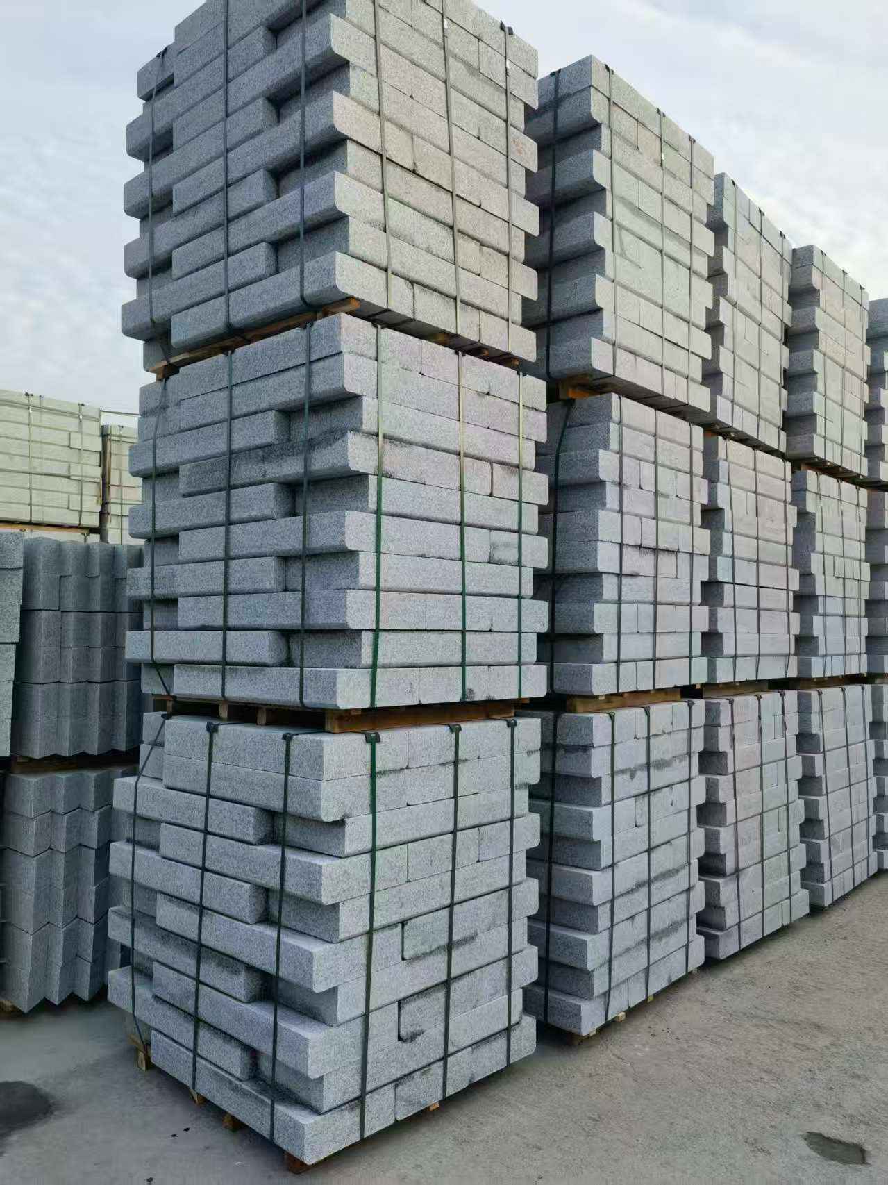 德阳 路沿石（路侧石），颜色一致，尺寸标准