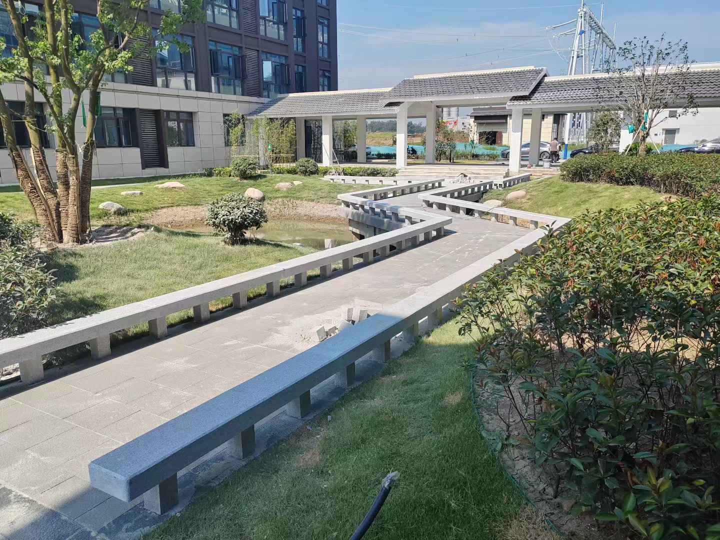 德阳 芝麻灰小区坐凳&栏杆安装效果