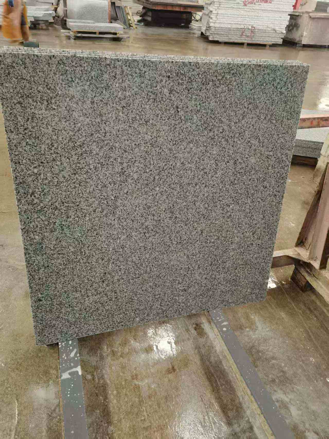 德阳 芝麻白光面900*900，高地铁标准