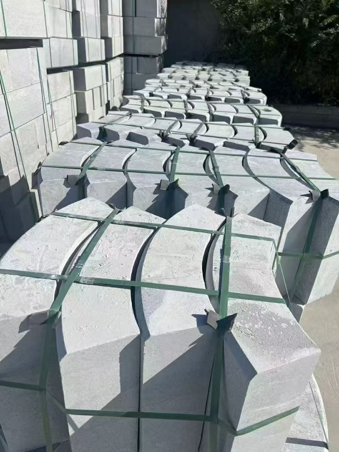 德阳 芝麻灰弧形路沿石